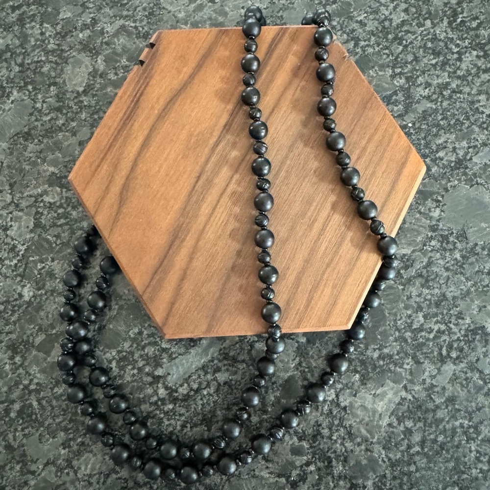 VINTAGE BEADED NECKLACE BLACK